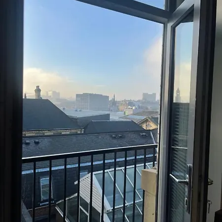 3 Floor Prestigious Penthouse * Bradford (West Yorkshire)