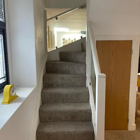 Apartment 3 Floor Prestigious Penthouse Bradford (West Yorkshire)