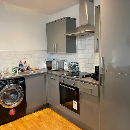 3 Floor Prestigious Penthouse * Bradford (West Yorkshire)